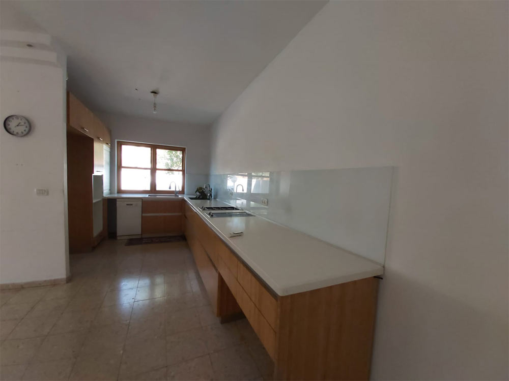 31ee3660-be27-4070-b18f-aa88928c7621a דירה למכירה ברחובות 7 חדרים ברחוב שלום צעידי