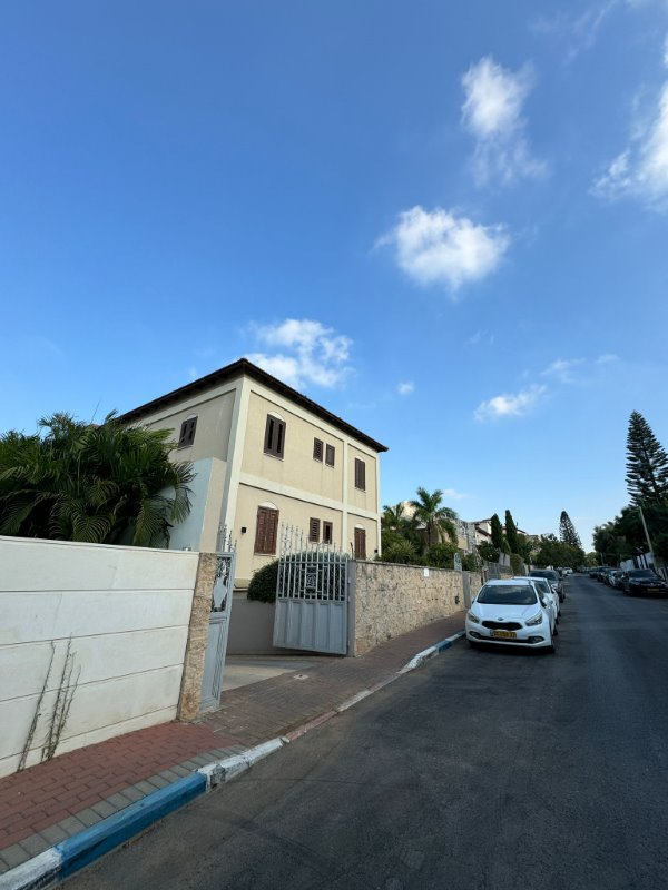 5b87805b-a13c-497f-b638-7358e1ce8ca7