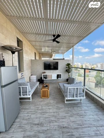 y2_8_CtJy0CHEgy_20241009