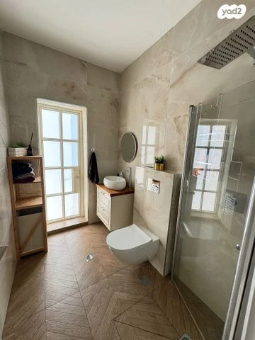 y2_9_5mRZlfBNi7_20241009