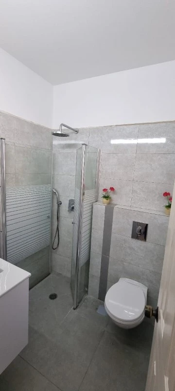 f7bf2cb8-1677-4872-b397-d0d405124045