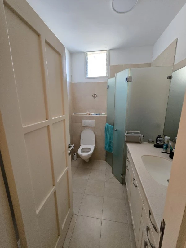 06cdfc43-447c-4d2e-b0b8-b6fccf0cde88