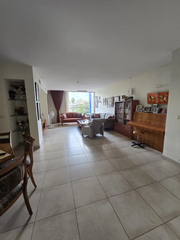 8bf578af-303f-4765-a744-a34c56d8044a