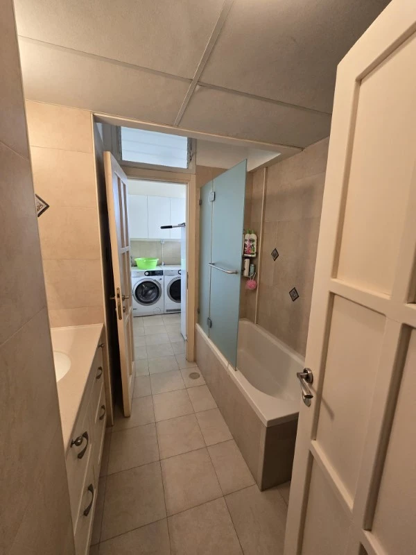 d5ee70ee-0136-4151-b6a4-6648856e312a