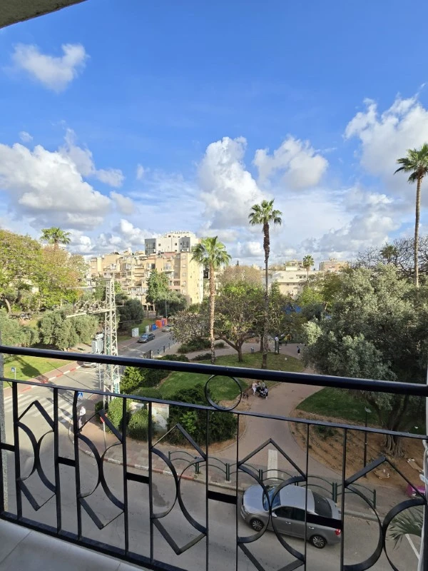 e887eeec-d73a-4d04-b721-2328e0804c57