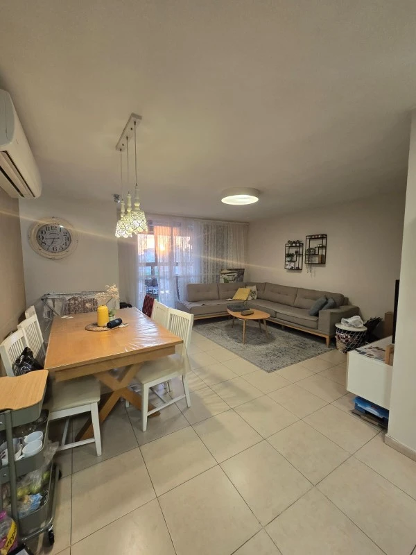 743aeeb5-c261-4906-8297-f6c217d4177e